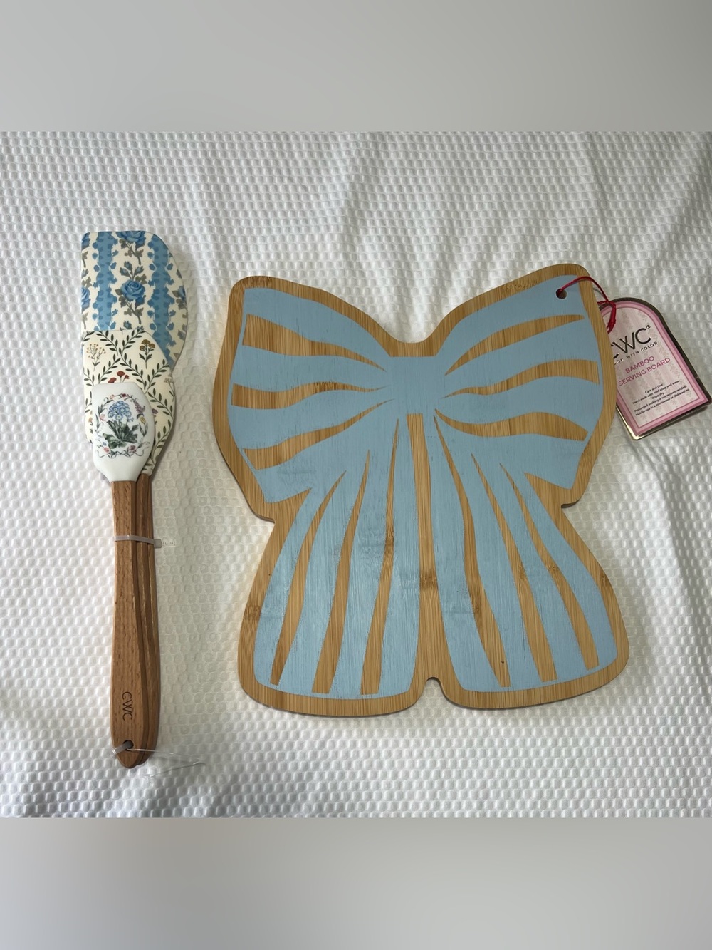 NWT Cook With Color Blue Bow Bamboo Serving Board & Matching Spatula Set